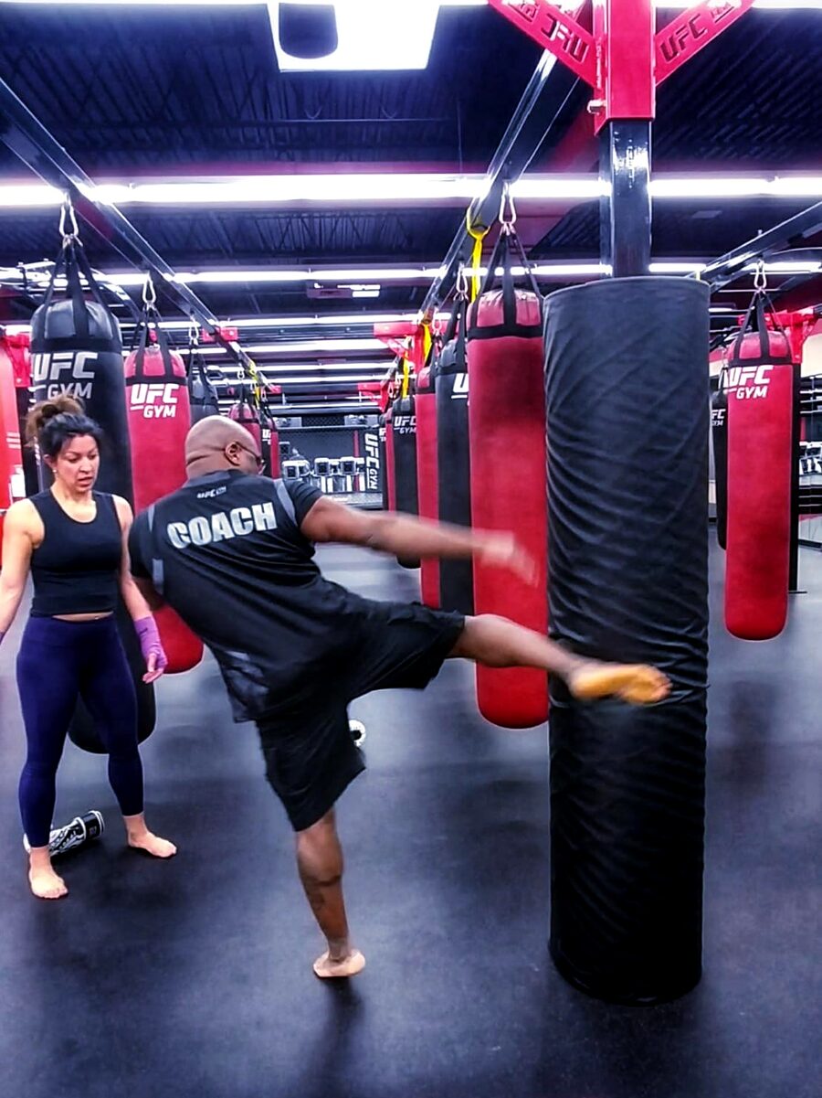 Yves kicking the heavy bag during a session