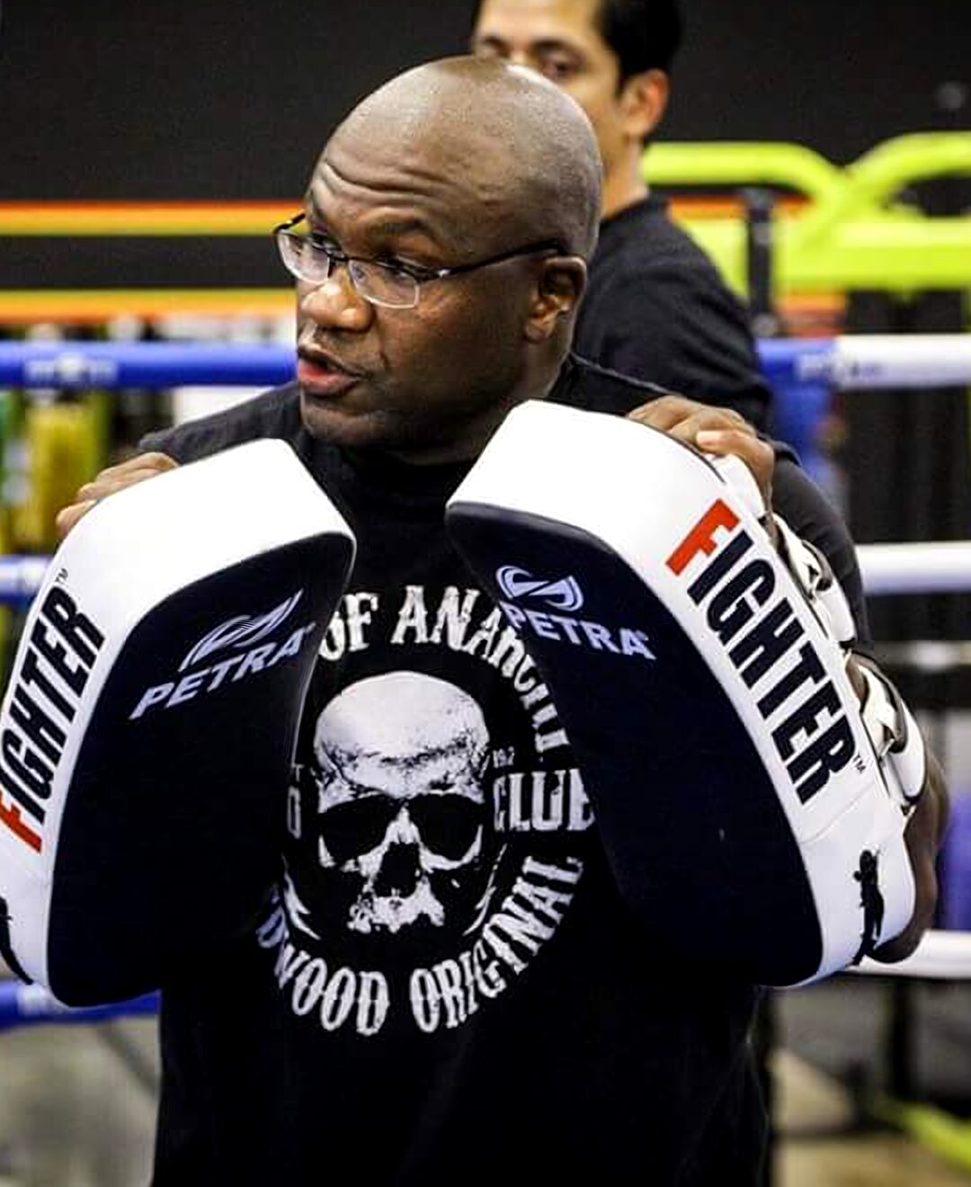 Yves Philidor Jr holding Thai pads ringside